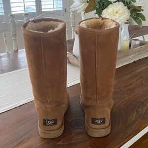 UGG Classic Tall Sheepskin Boot, size 7